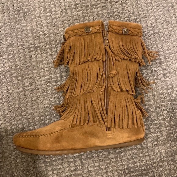 Minnetonka Moccasin 3-layer fringe boots - Picture 2 of 4